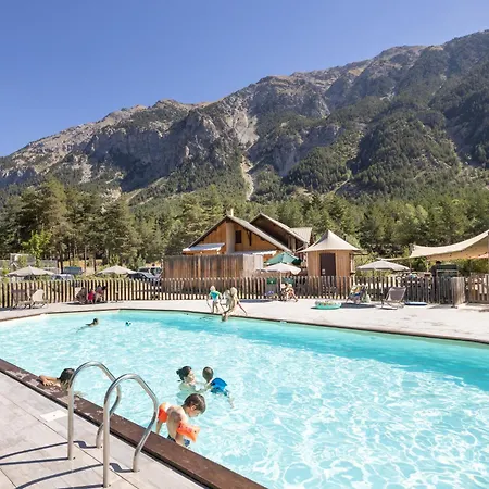 Campsite Huttopia La Claree Val-des-Pres